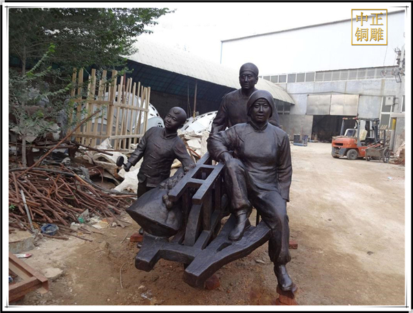 廣場(chǎng)民俗雕塑.jpg 廣場(chǎng)民俗雕塑.jpg