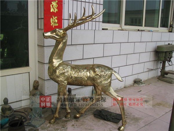 奔跑銅鹿雕塑.jpg 奔跑銅鹿雕塑.jpg