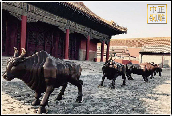 低眸閑倚銅牛雕塑.jpg 低眸閑倚銅牛雕塑.jpg