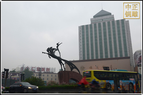 廣場銅馬雕塑 (2).jpg 廣場銅馬雕塑 (2).jpg