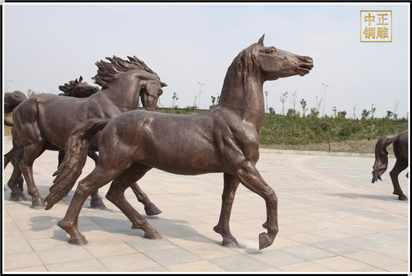 廣場駿馬雕塑