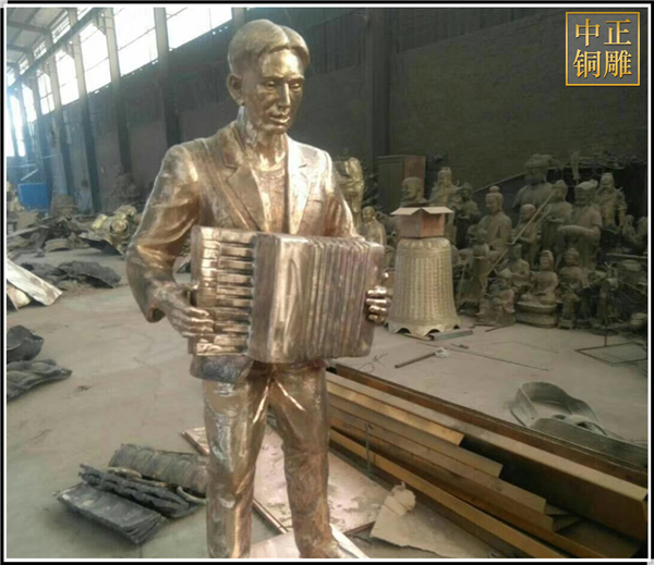 拉琴人物銅雕塑