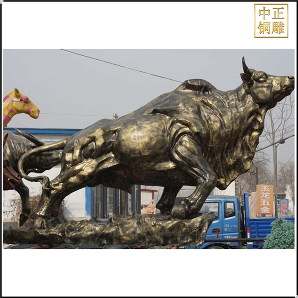 開荒牛銅雕塑