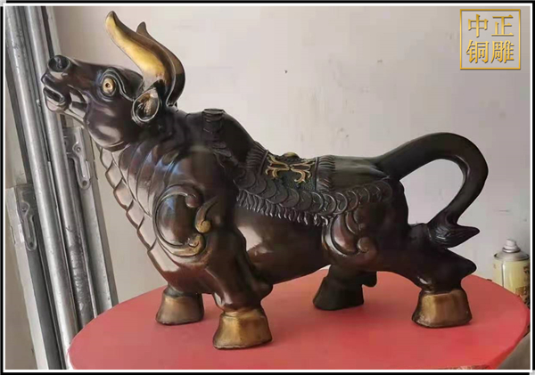鑄銅牛雕塑擺件.jpg 鑄銅牛雕塑擺件.jpg