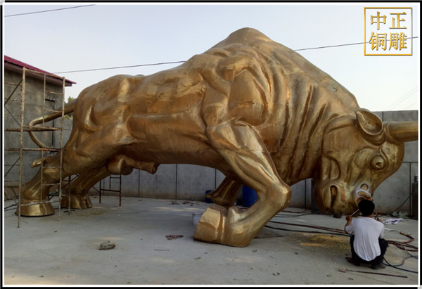 公園銅雕牛