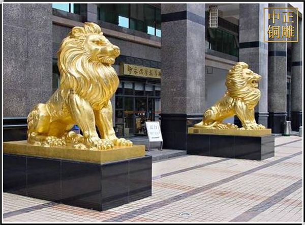 門口鎏金銅獅子