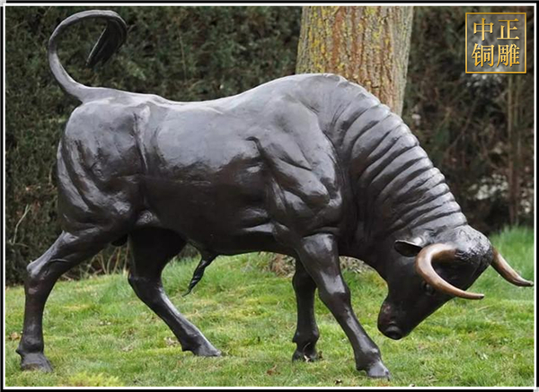 吃草銅牛雕塑