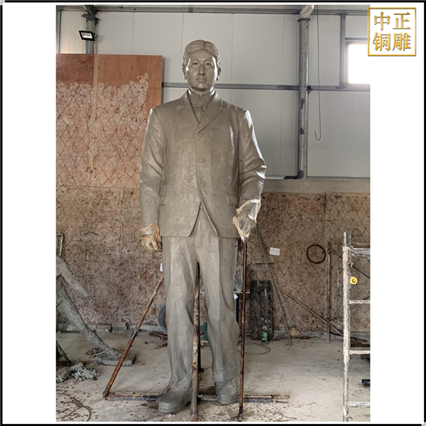 2熊希齡雕塑站像正面圖.jpg