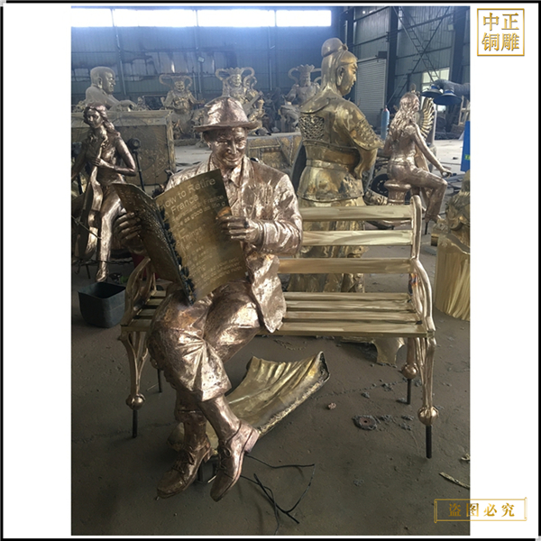 8步行街看報紙人物銅雕塑.jpg 8步行街看報紙人物銅雕塑.jpg