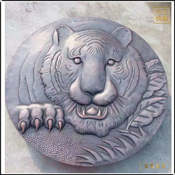 獅子鍛銅浮雕