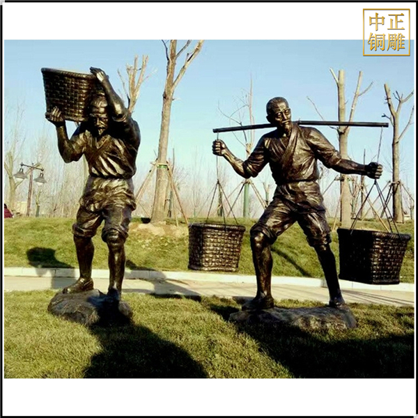 挑扁擔人物雕塑擺件.jpg