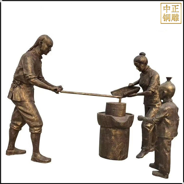 推石磨人物銅雕塑