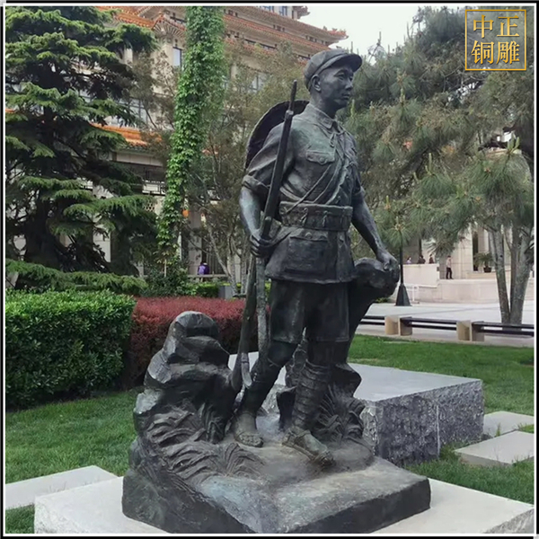 小區(qū)守門人人物銅雕塑.jpg 小區(qū)守門人人物銅雕塑.jpg